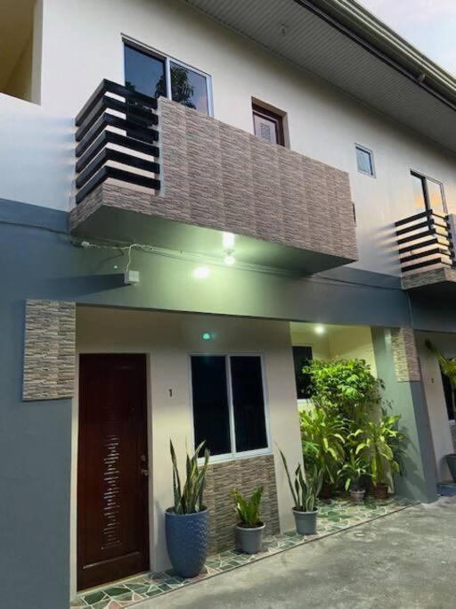 Estilo Apartment 2-Storey Clarin  المظهر الخارجي الصورة